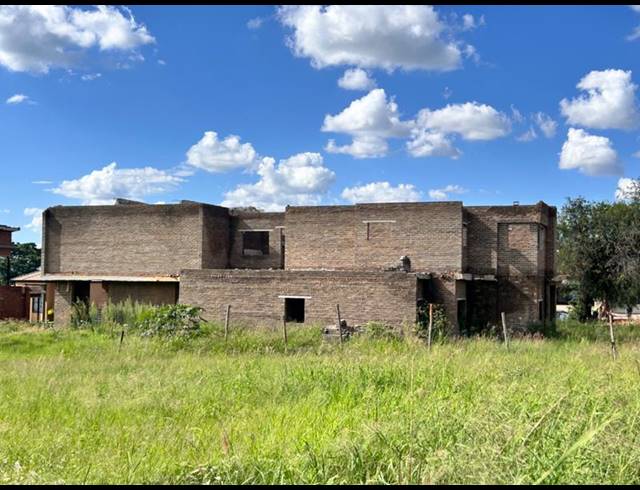 5 BEDROOM HOUSE FOR SALE IN MAGALIESBERG COUNTRY ESTATE